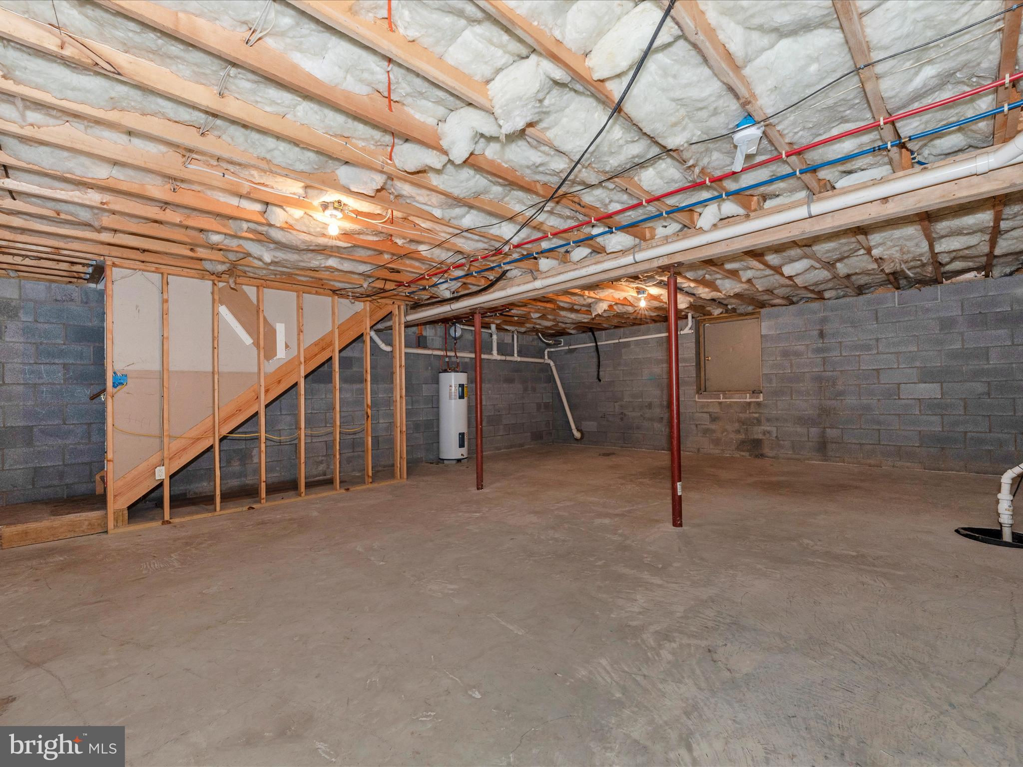 MAUGANSVILLE - Residential