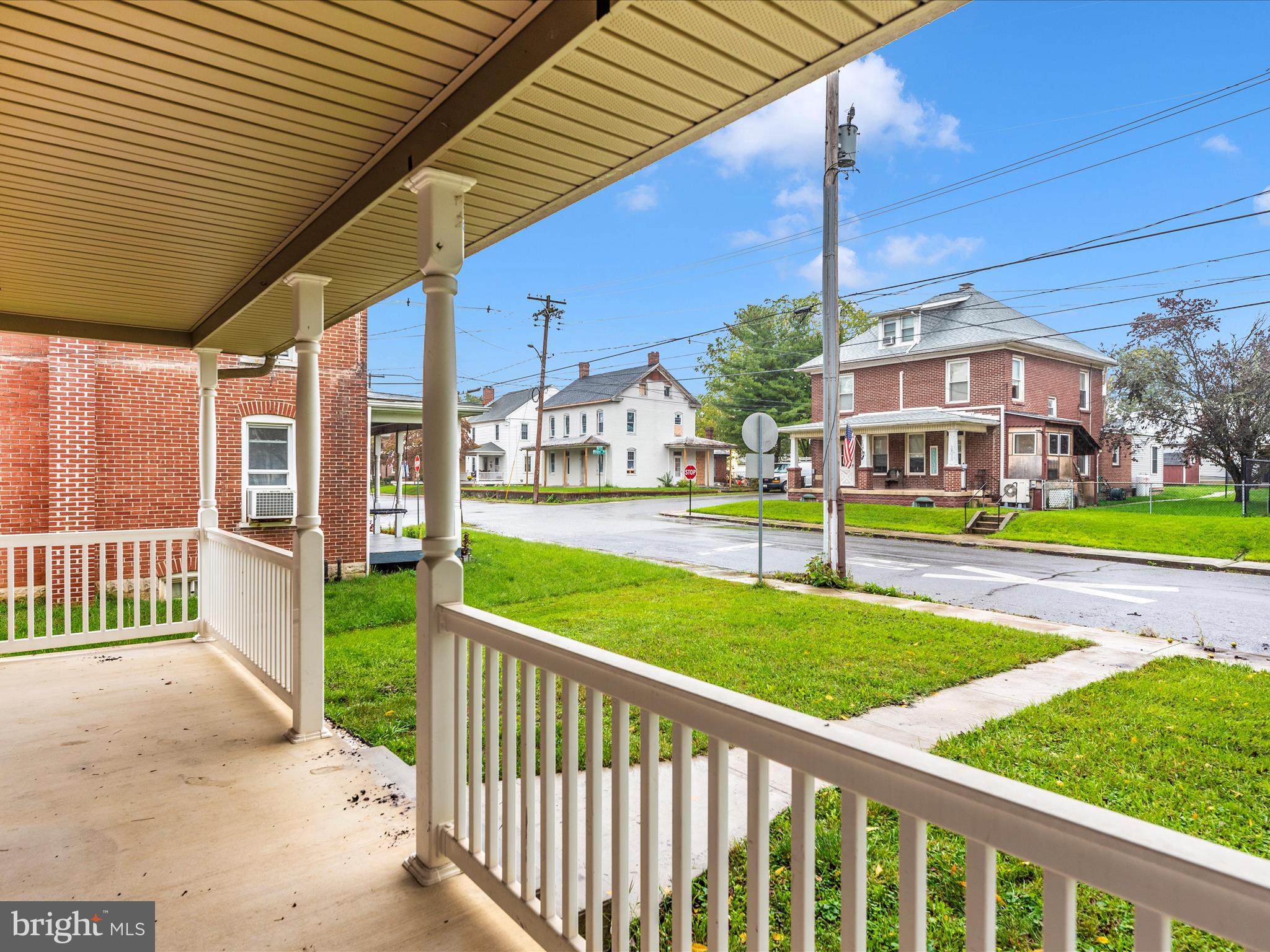 MAUGANSVILLE - Residential