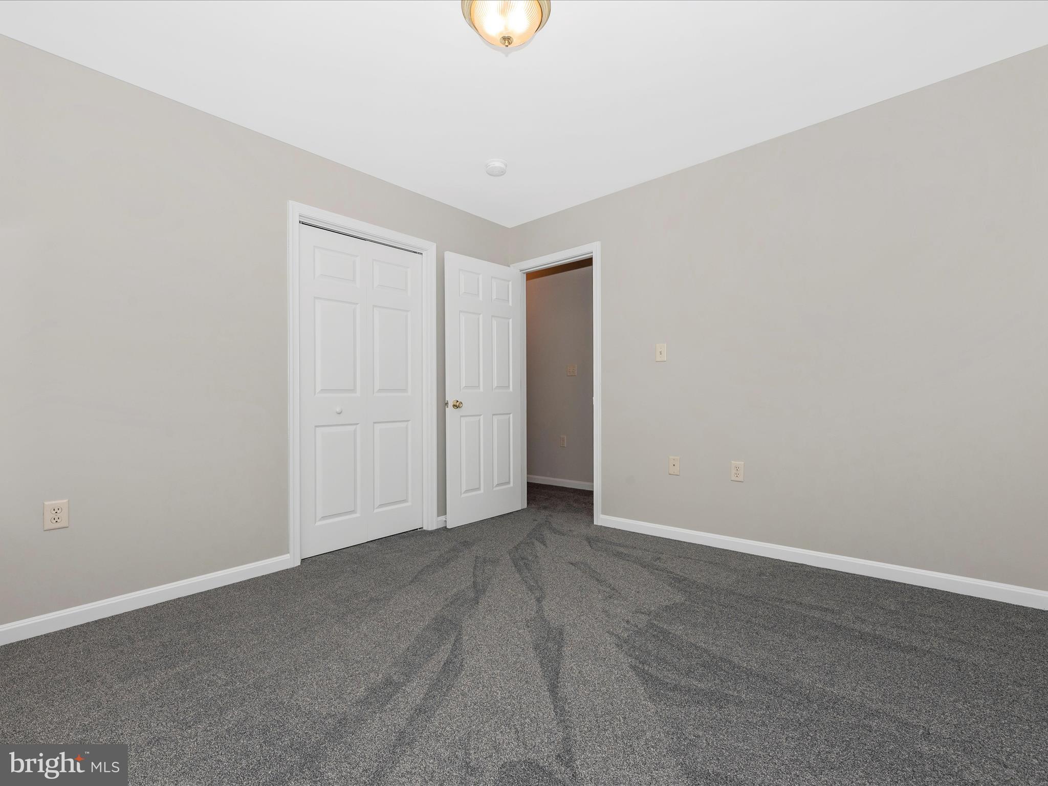 MAUGANSVILLE - Residential