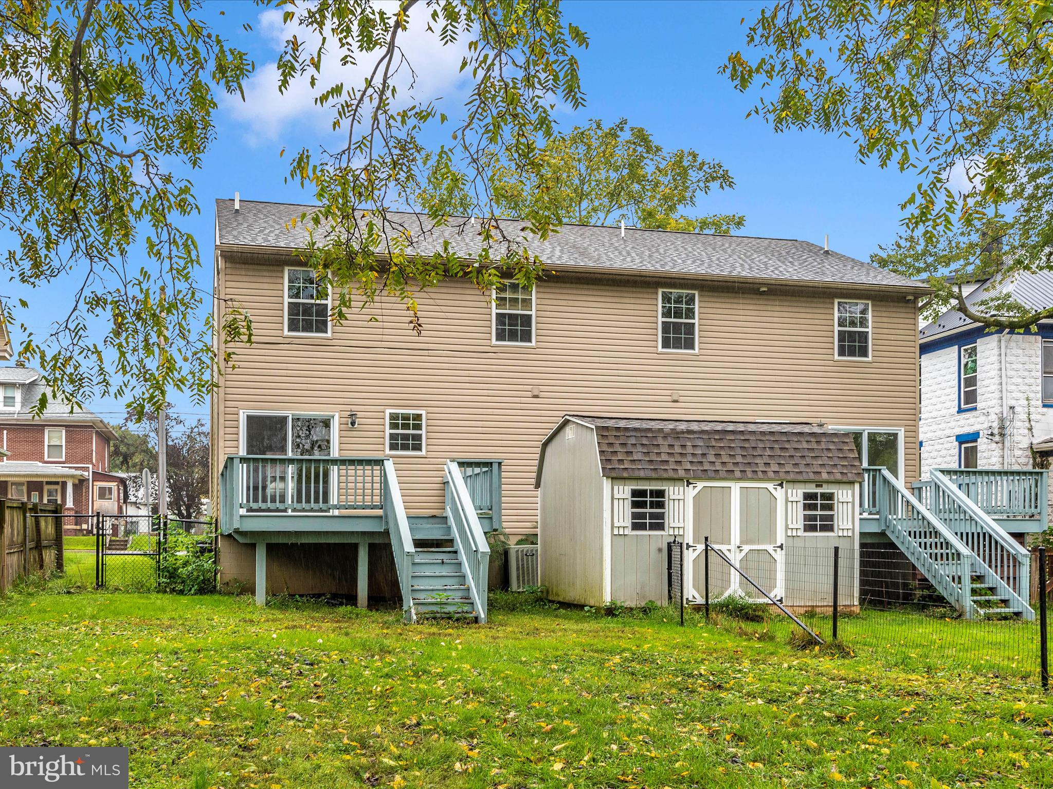 MAUGANSVILLE - Residential