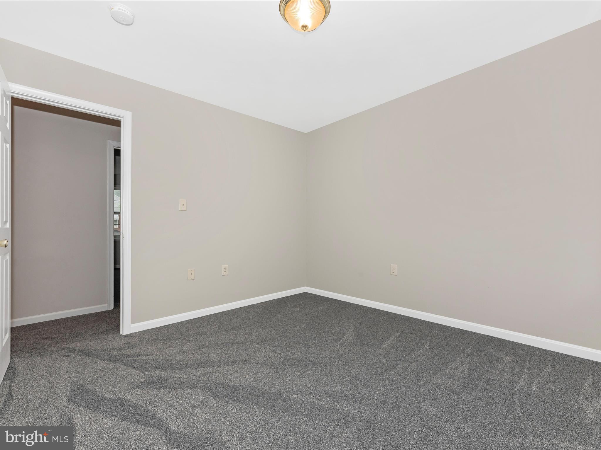 MAUGANSVILLE - Residential