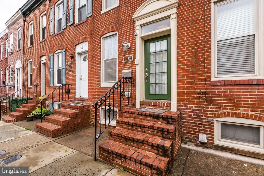 2 BR / 2.5 BA rowhome located in Federal Hill. Main level has hardwood floors, exposed brick, renovated kitchen w/ stainless steel appliances, custom cabinets, granite counters, half bath, coat closet, & patio. The upper level has custom tiled baths with multiple shower heads, 2 large bedrooms and master suite with balcony. BONUS partially finished basement for den/office. Steps to Riverside Park.