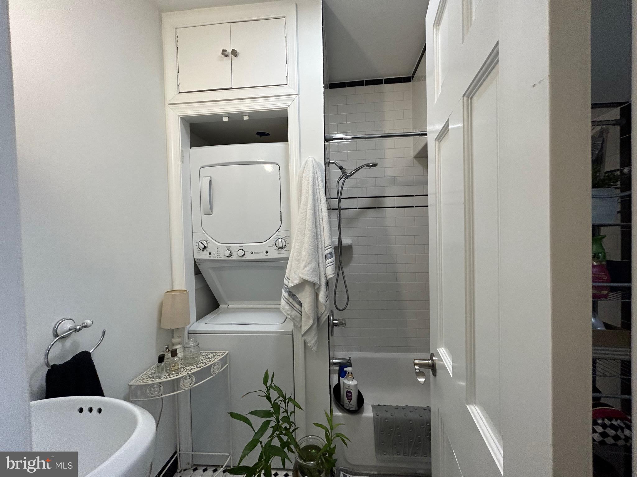 FAIRMOUNT - Residential Lease