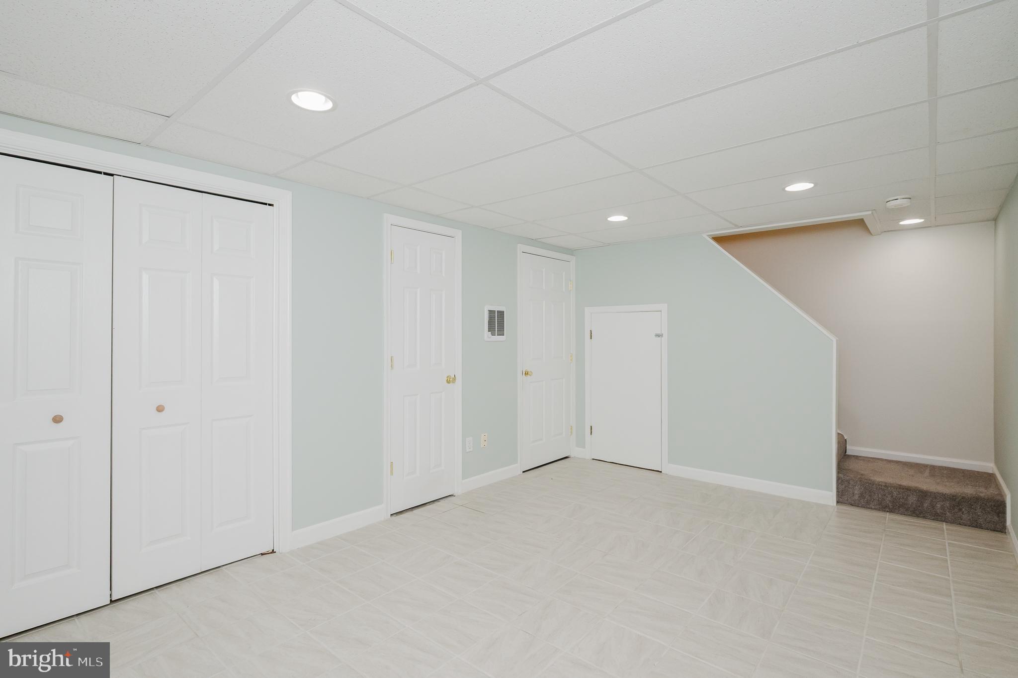 HALLFIELD MANOR - Residential