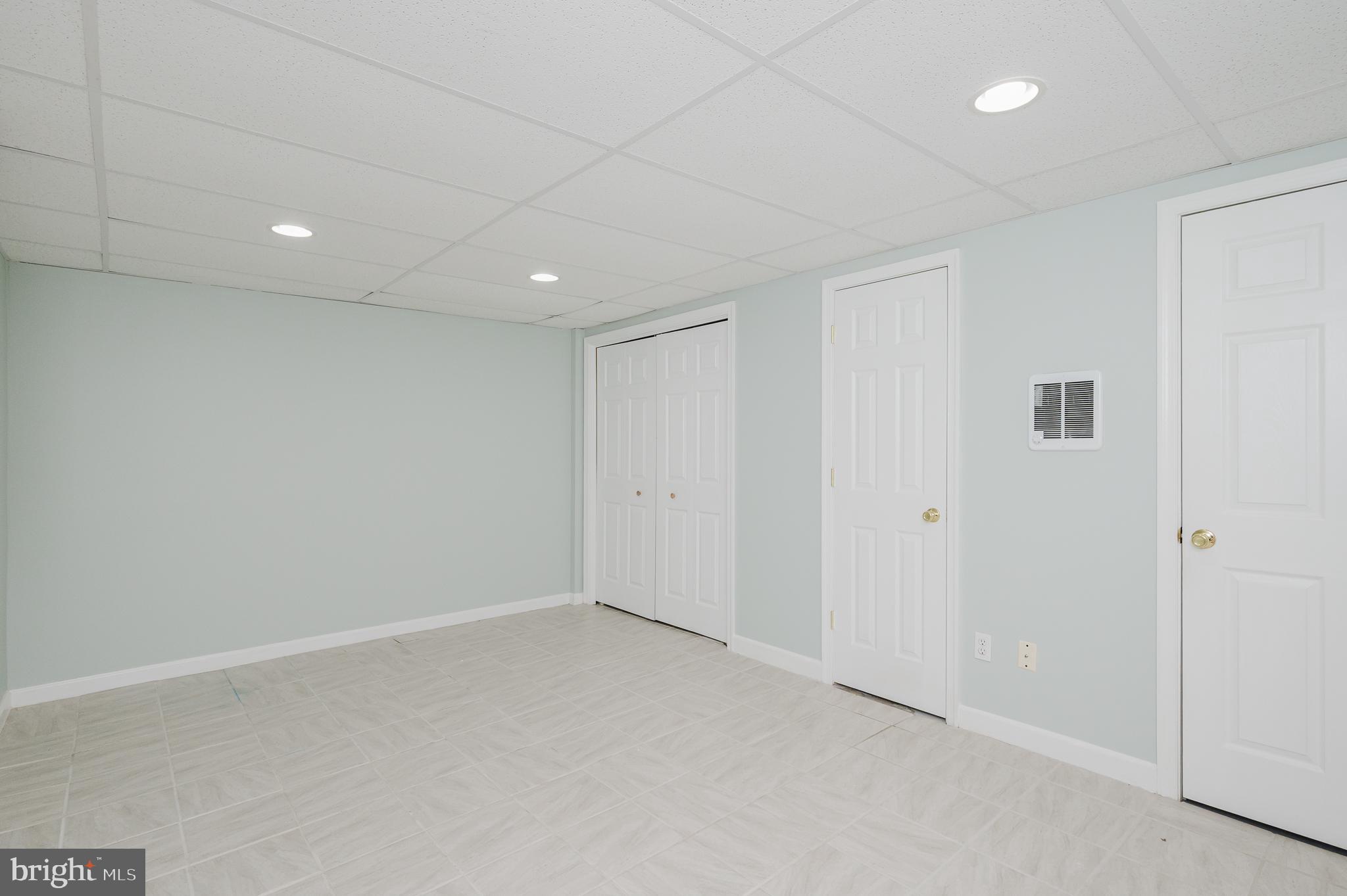 HALLFIELD MANOR - Residential