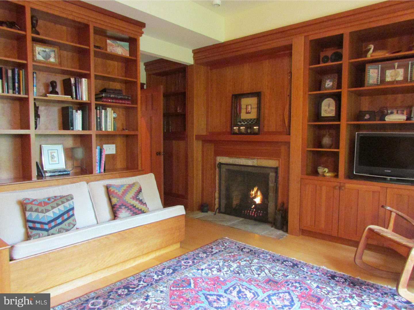 CHESTNUT HILL - Residential