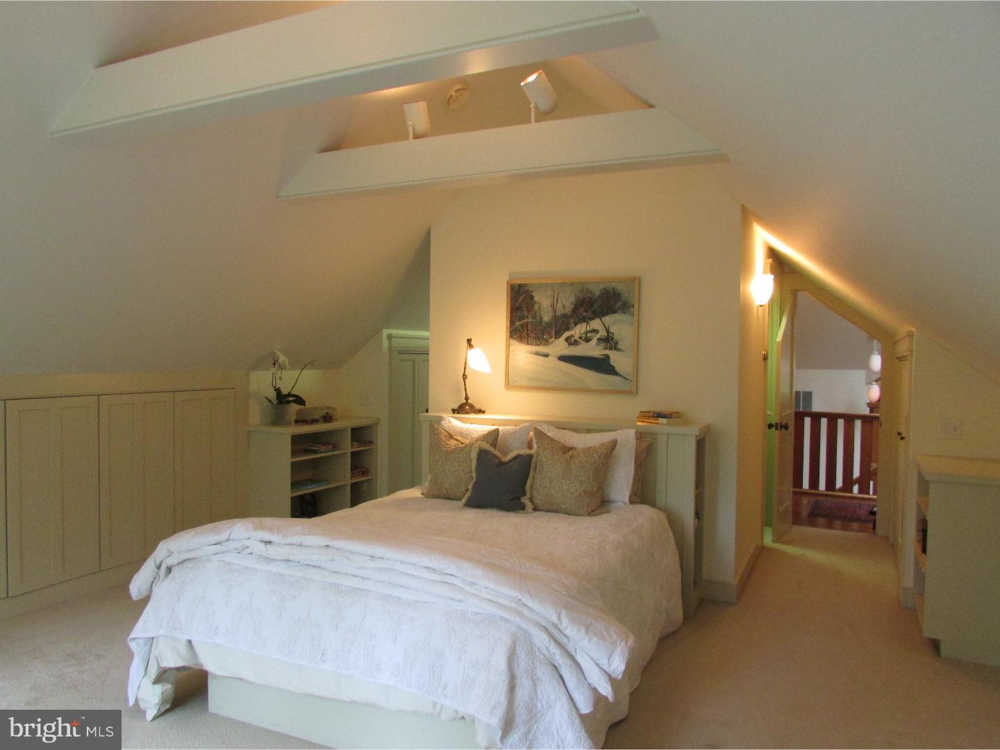 CHESTNUT HILL - Residential