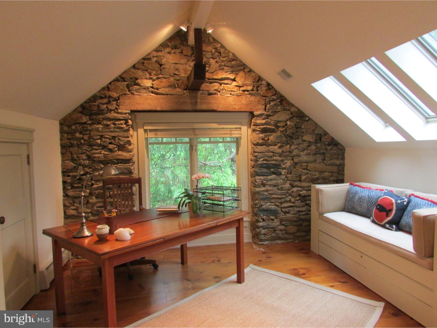 CHESTNUT HILL - Residential