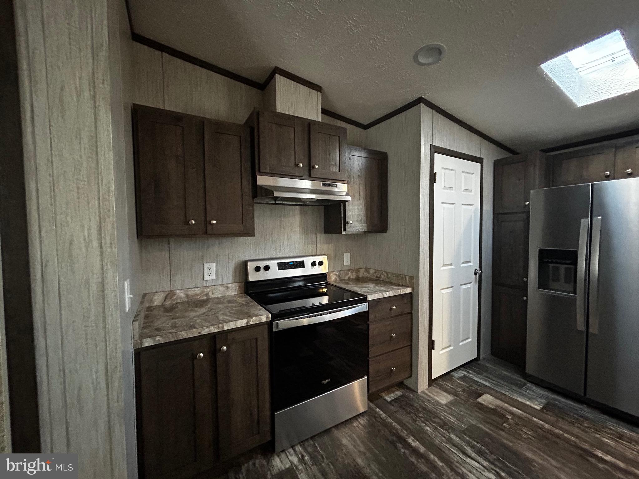 MIDDLE CREEK VILLAGE - Residential