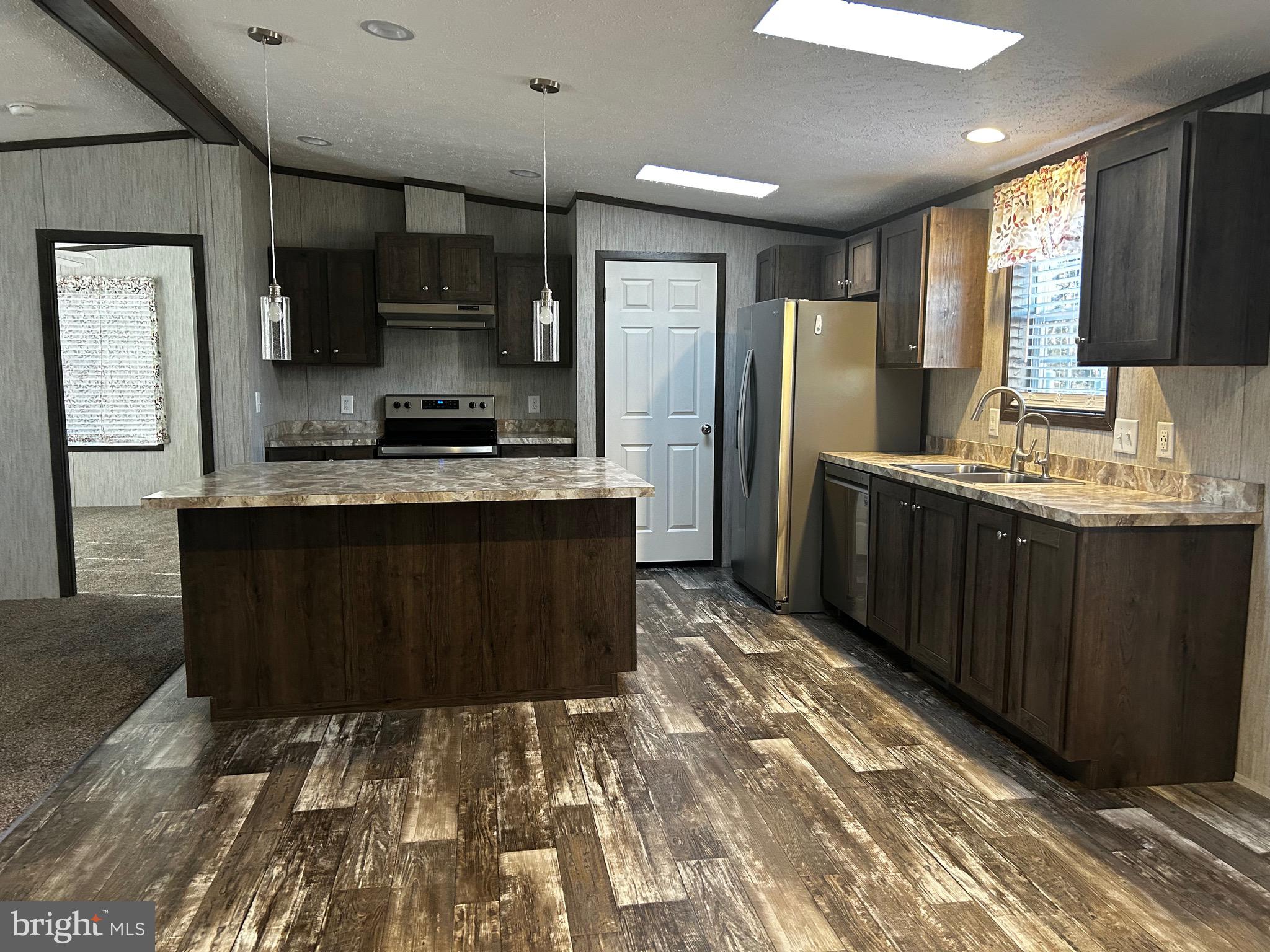 MIDDLE CREEK VILLAGE - Residential