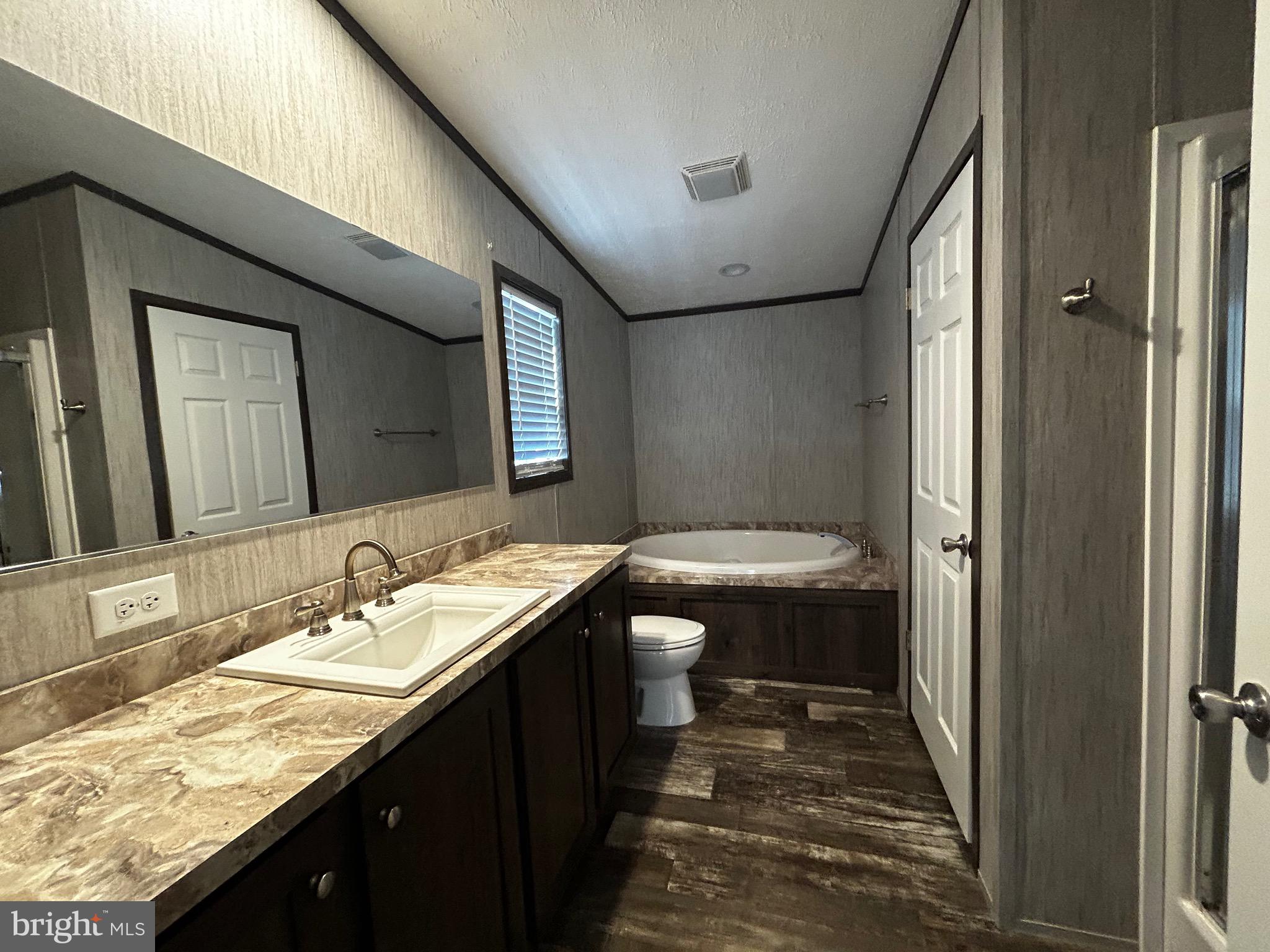 MIDDLE CREEK VILLAGE - Residential