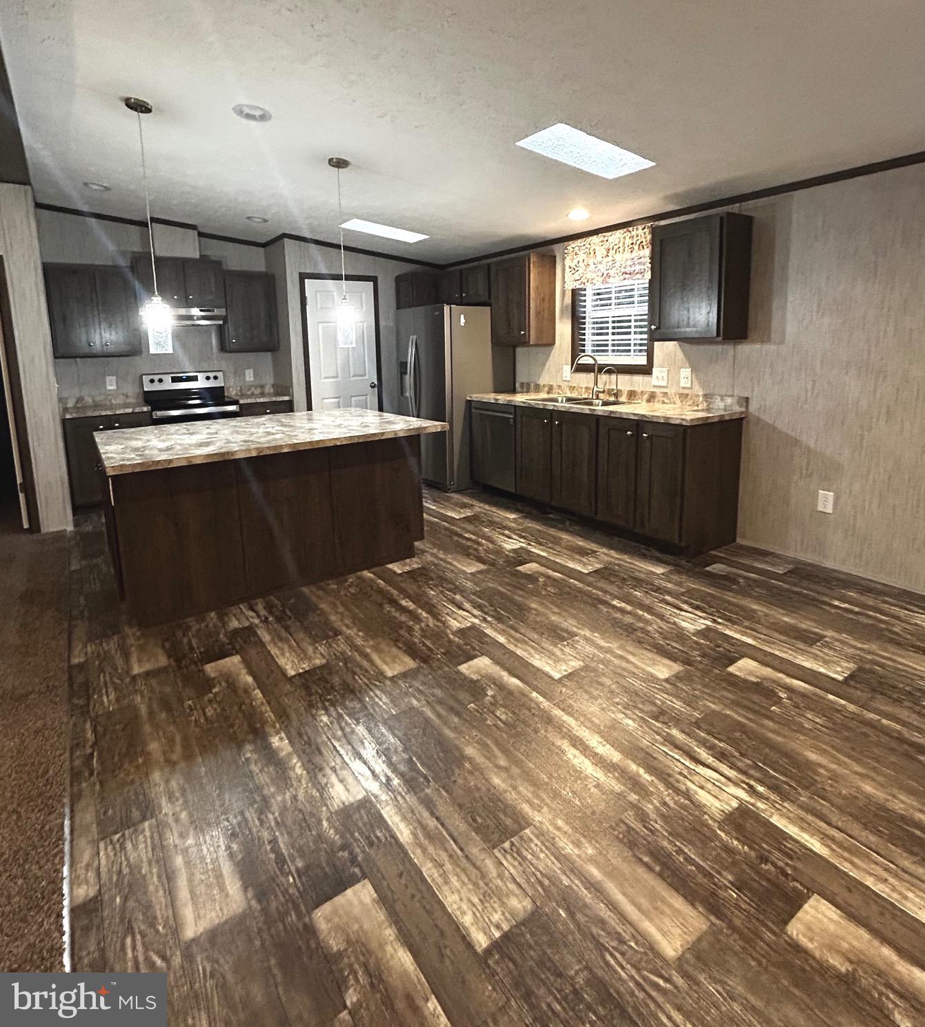 MIDDLE CREEK VILLAGE - Residential