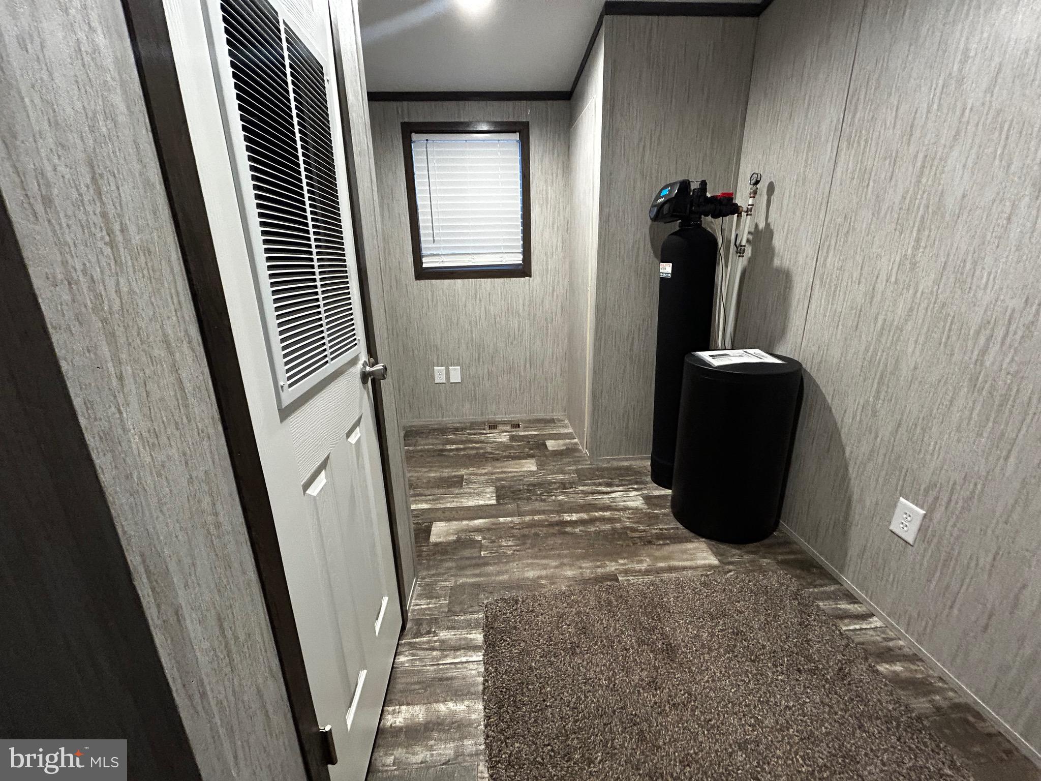 MIDDLE CREEK VILLAGE - Residential