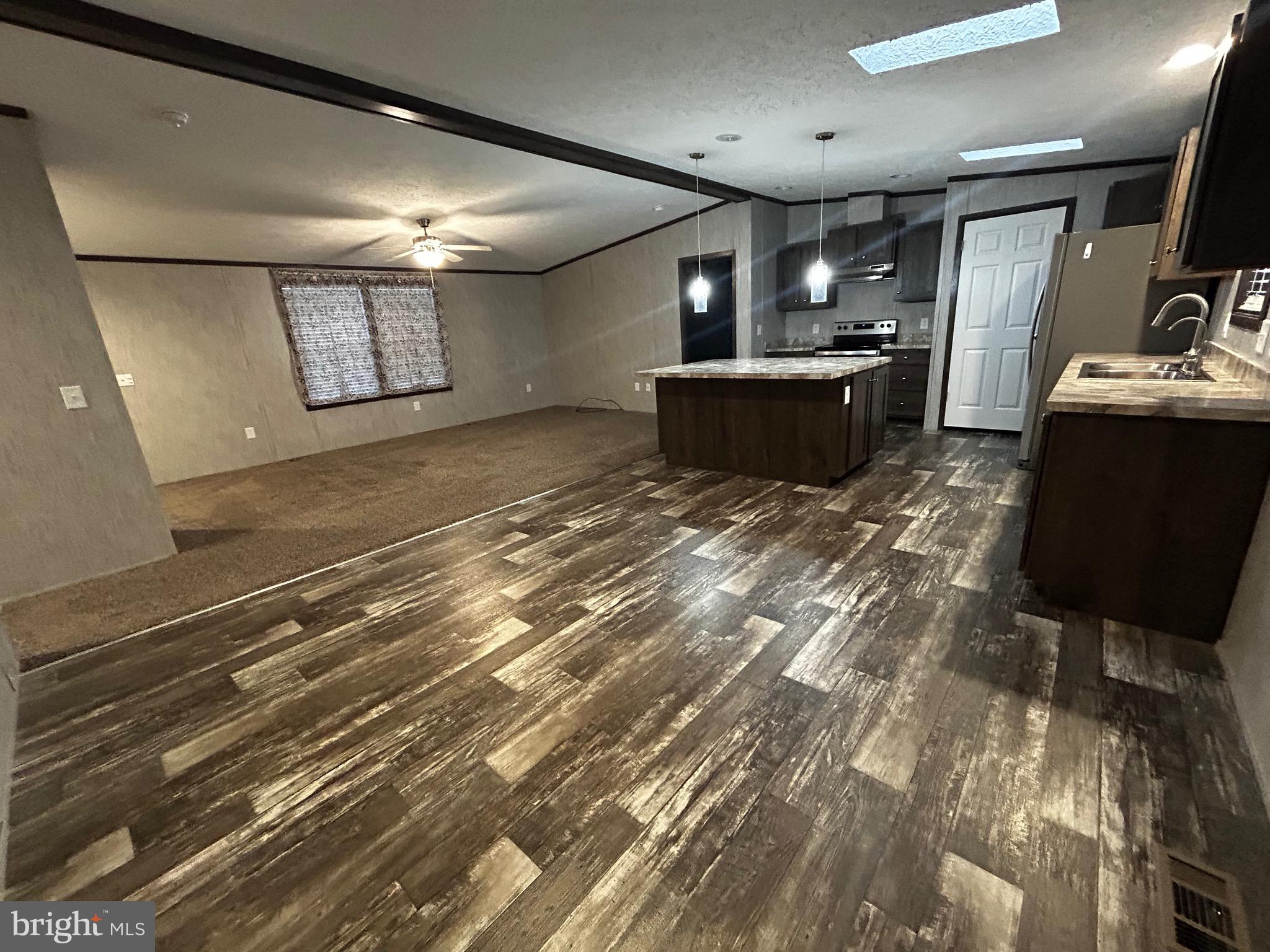 MIDDLE CREEK VILLAGE - Residential