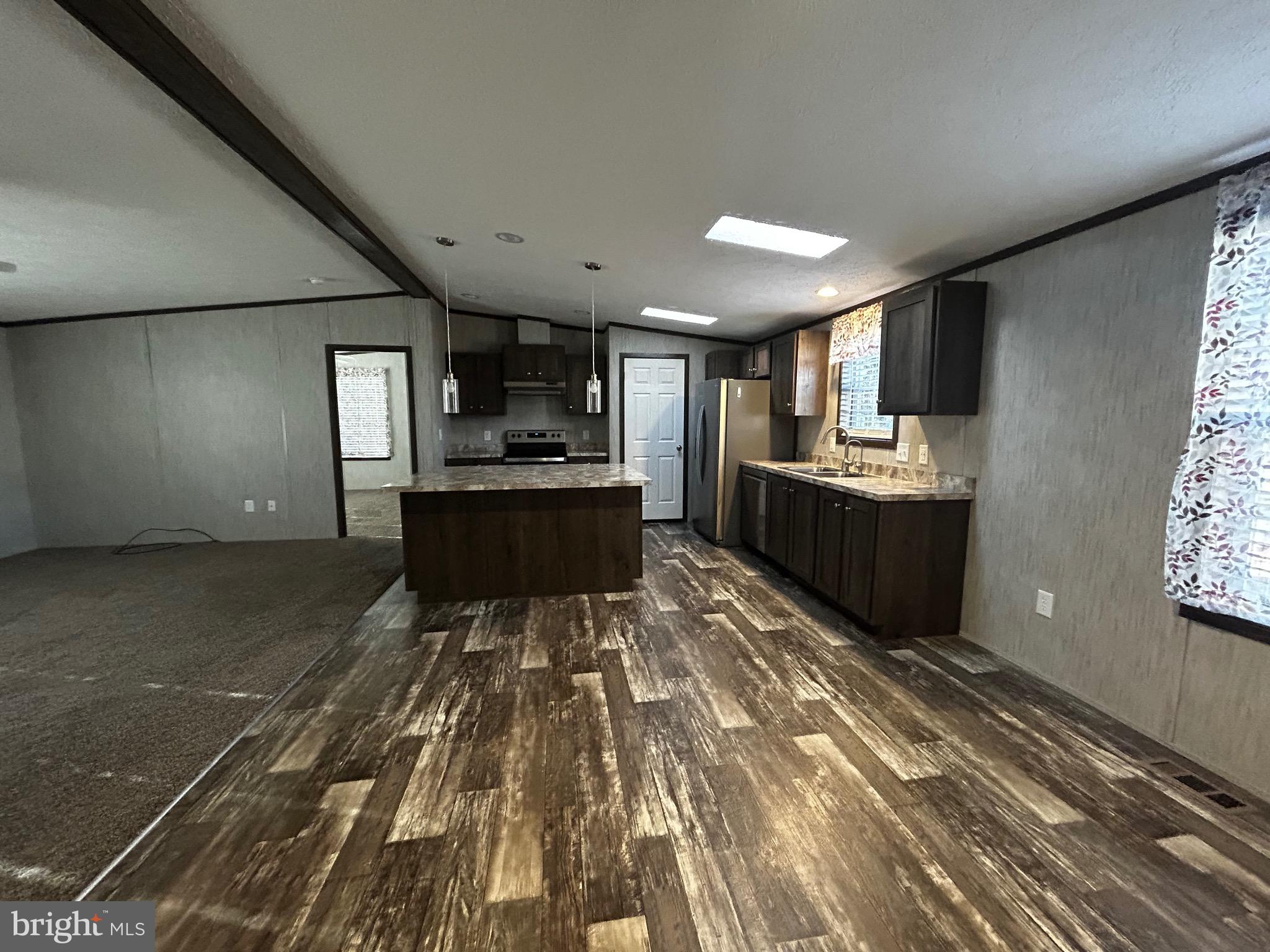 MIDDLE CREEK VILLAGE - Residential