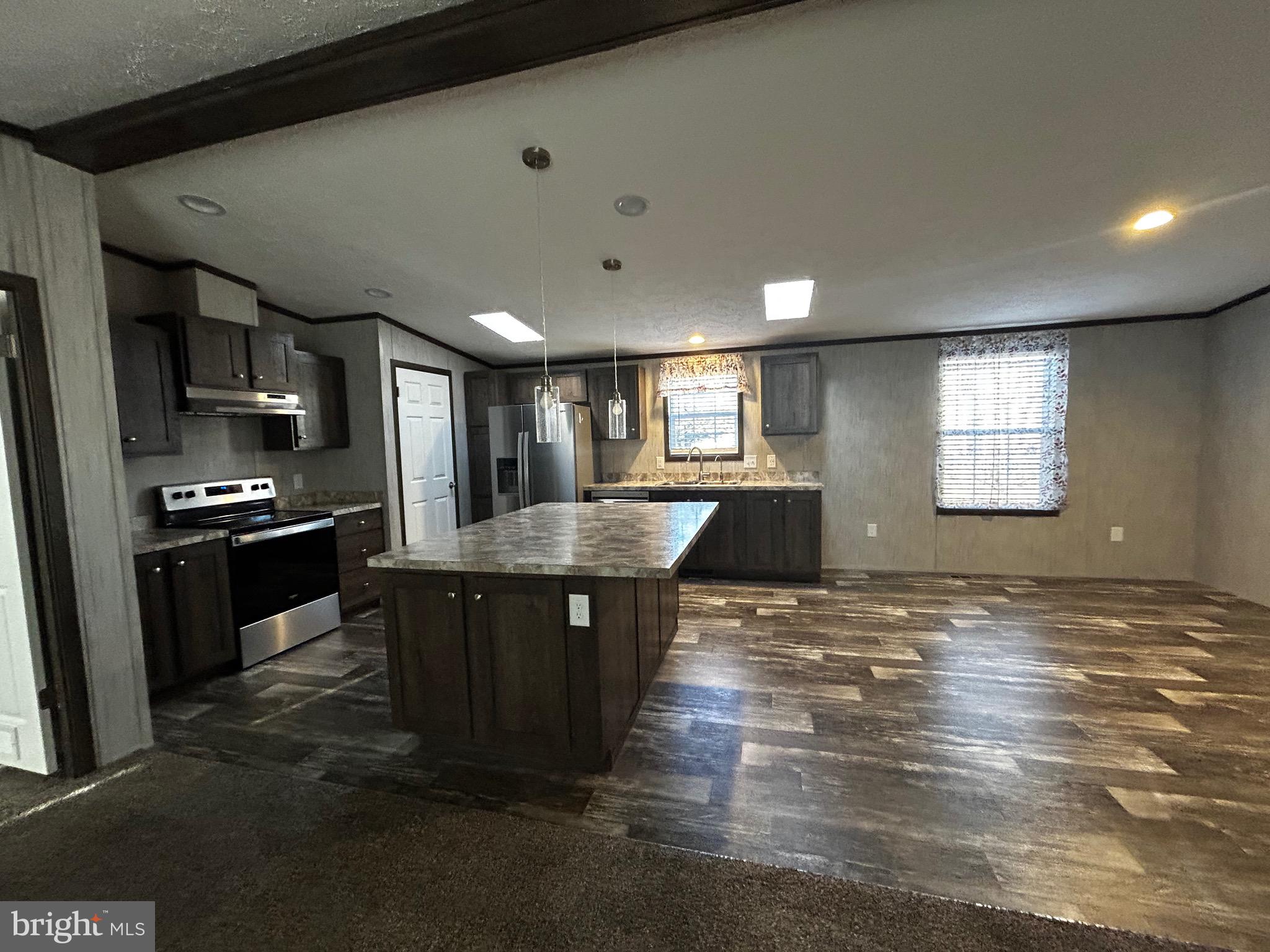 MIDDLE CREEK VILLAGE - Residential