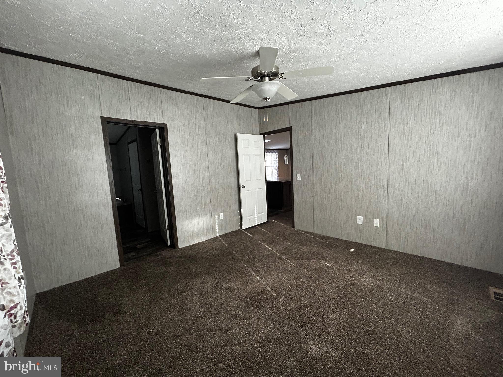 MIDDLE CREEK VILLAGE - Residential