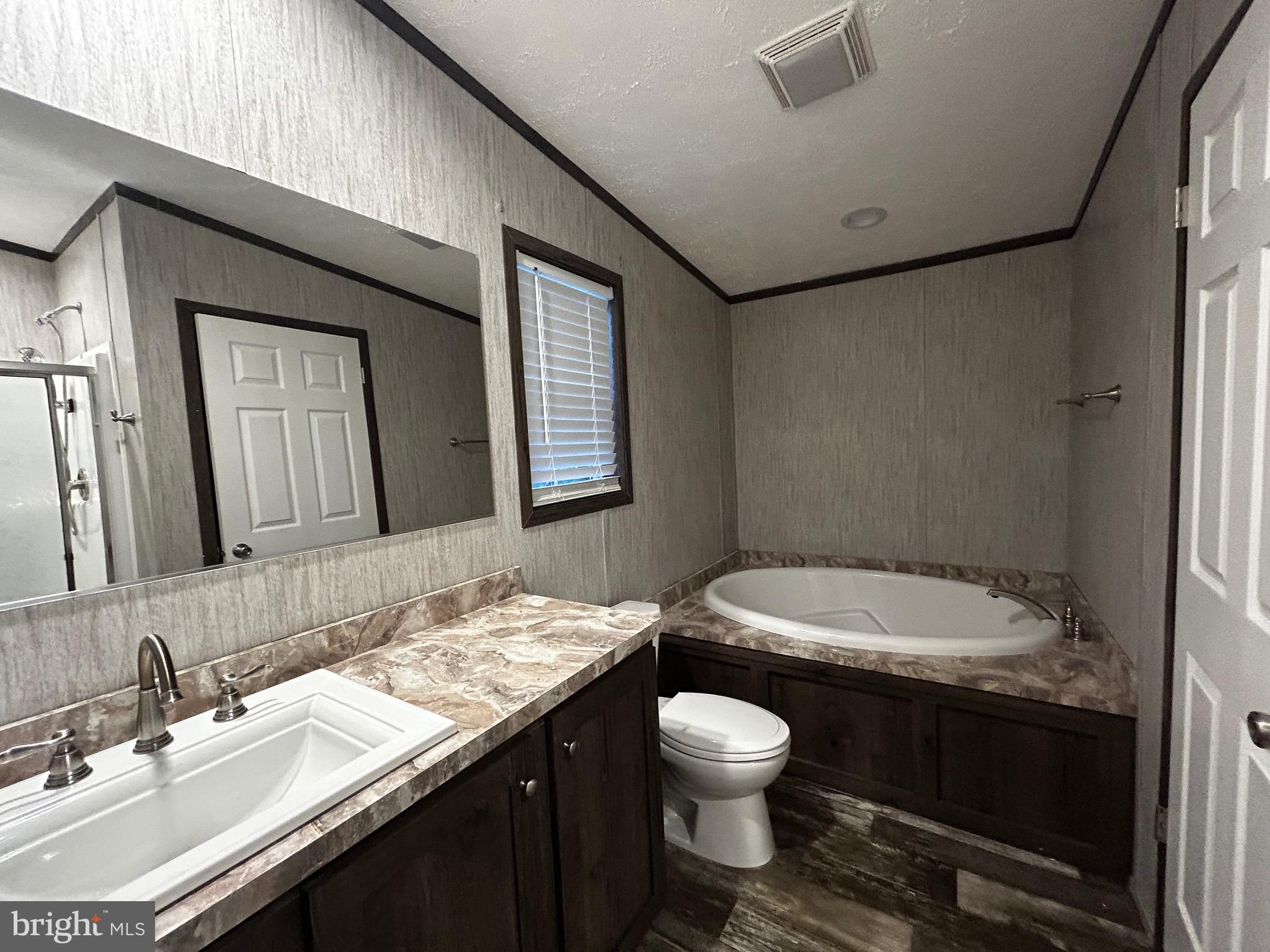 MIDDLE CREEK VILLAGE - Residential