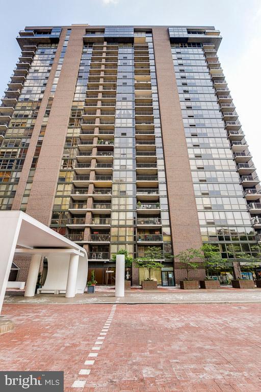 Spacious one bedroom plus alcove, one and a half bathroom with a private terrace at Independence Place! This generously sized home is in original condition--with some updating, it will be a beautiful home with a well thought out floorplan. The residence features an eat-in kitchen, oversized great room with terrace, bonus alcove which is perfect to use as a den or home office, large bedroom suite, powder room and utility room with a washer/dryer. There is excellent closet space throughout. Residents of Independence Place enjoy a 24 hour doorman, on-site management and a convenient location steps from world-class shopping, dining, theater and historical institutions. Public transportation is easily accessible and Amtrak's 30th Street Station and the Philadelphia International Airport are only minutes away.
