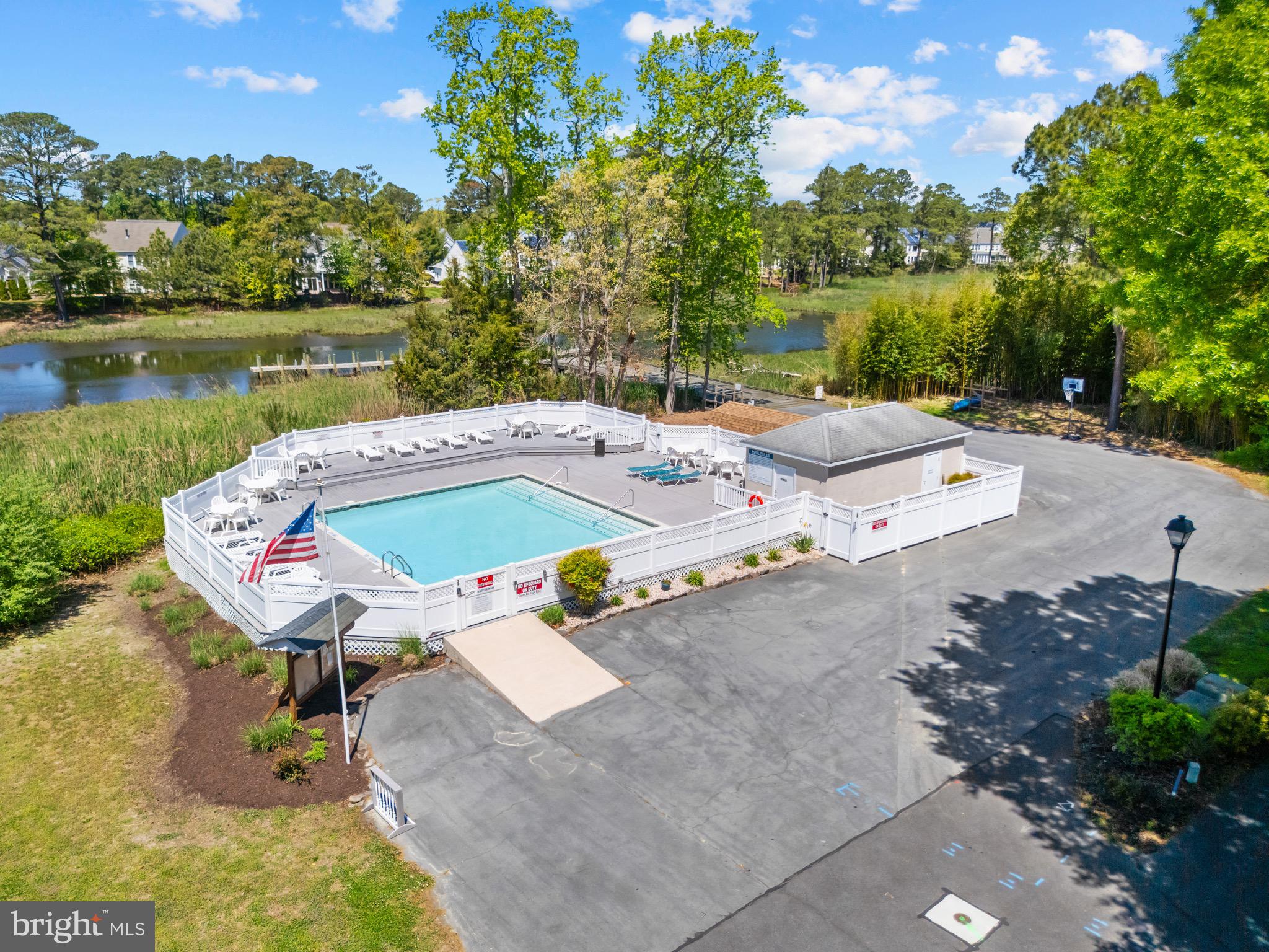 COTTAGES ON WHITES CREEK - Residential