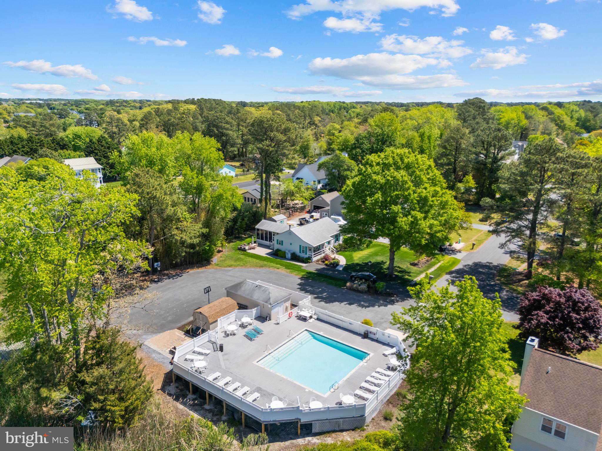 COTTAGES ON WHITES CREEK - Residential