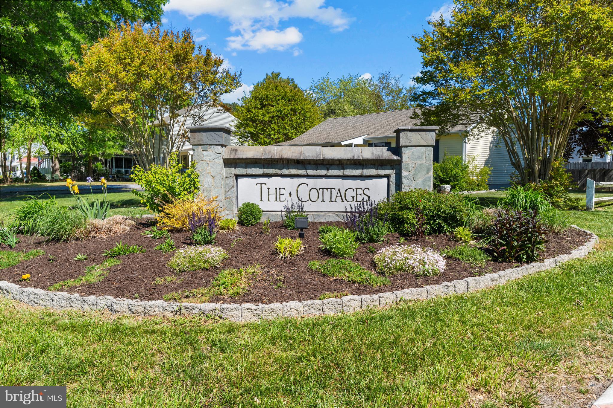 COTTAGES ON WHITES CREEK - Residential