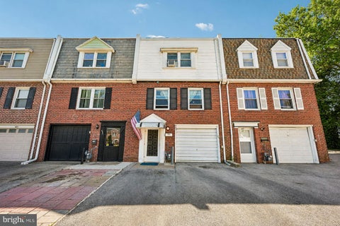 Townhouse For Sale - 425 Arlington Avenue<br/> UPPER DARBY, PA 19082