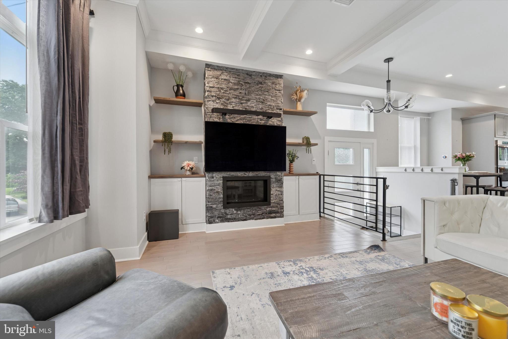 ROXBOROUGH - Residential