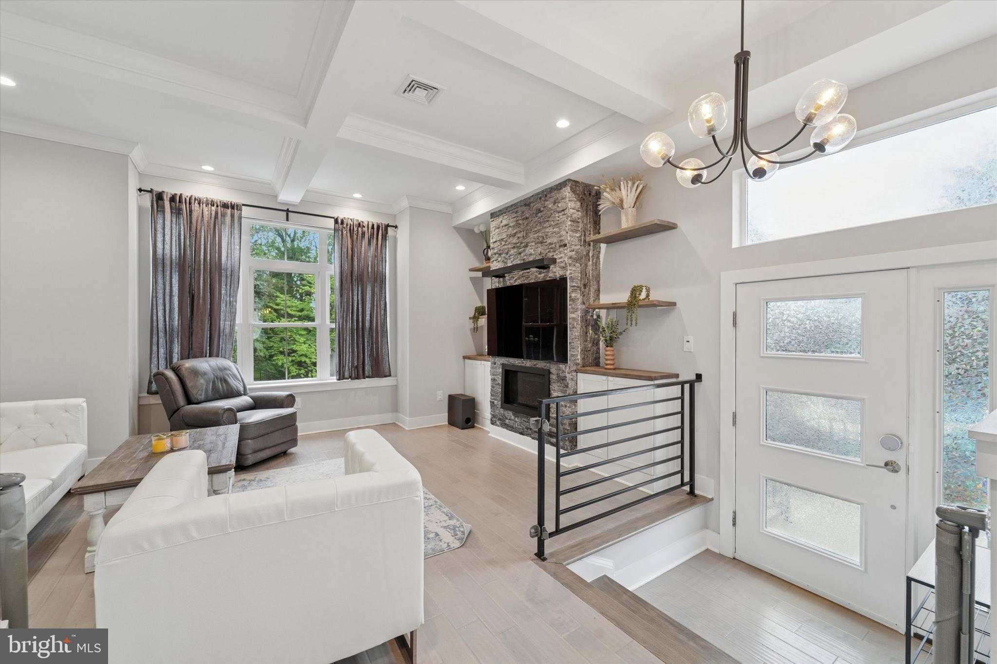 ROXBOROUGH - Residential