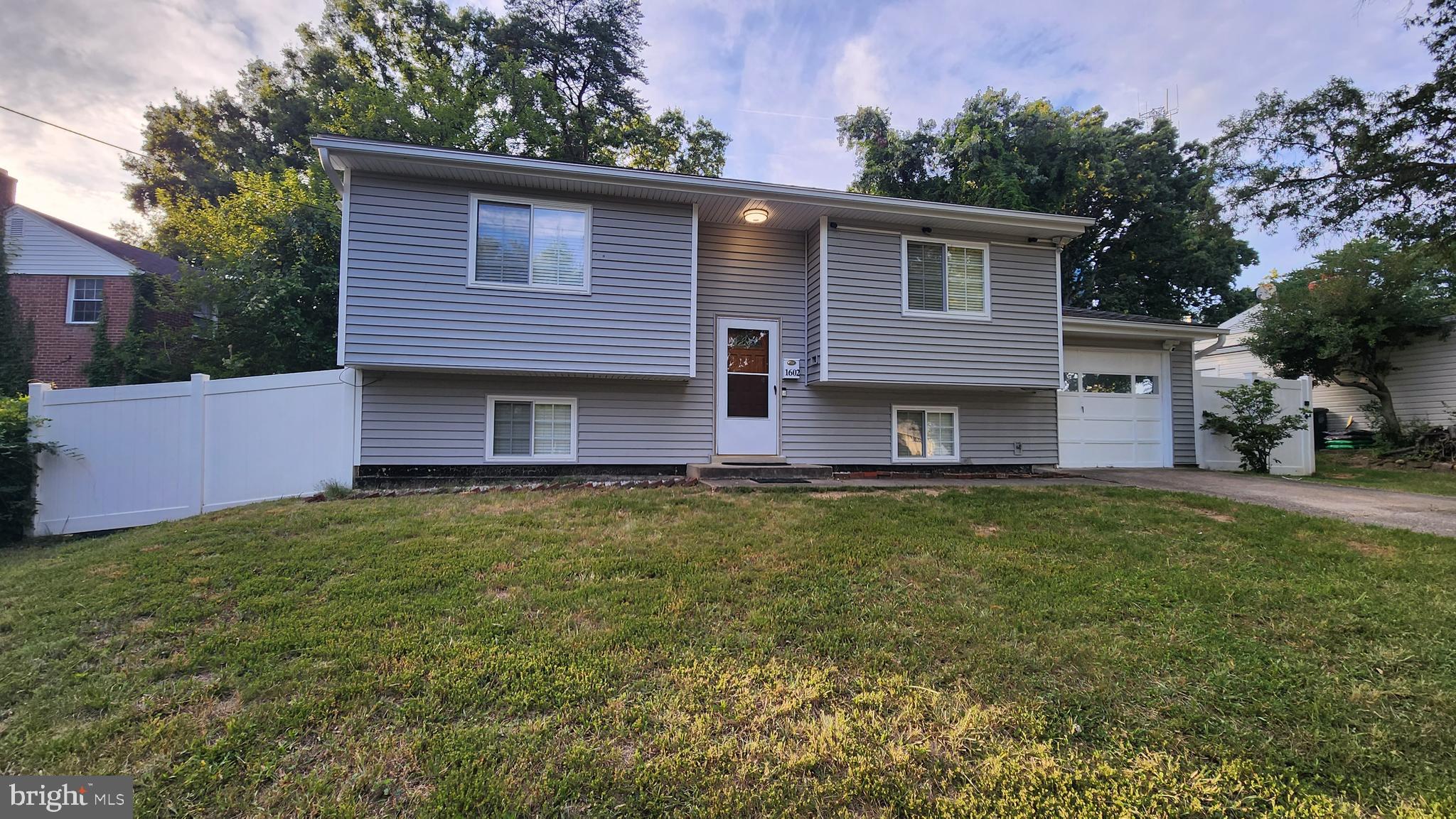 CAROLE HIGHLANDS - Residential Lease