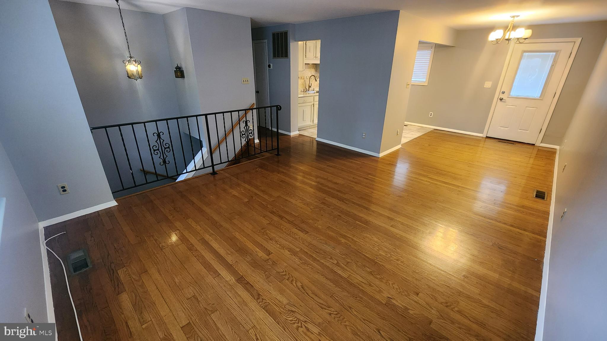 CAROLE HIGHLANDS - Residential Lease