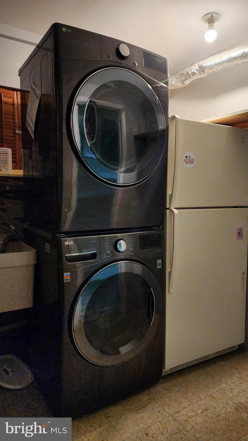 CAROLE HIGHLANDS - Residential Lease