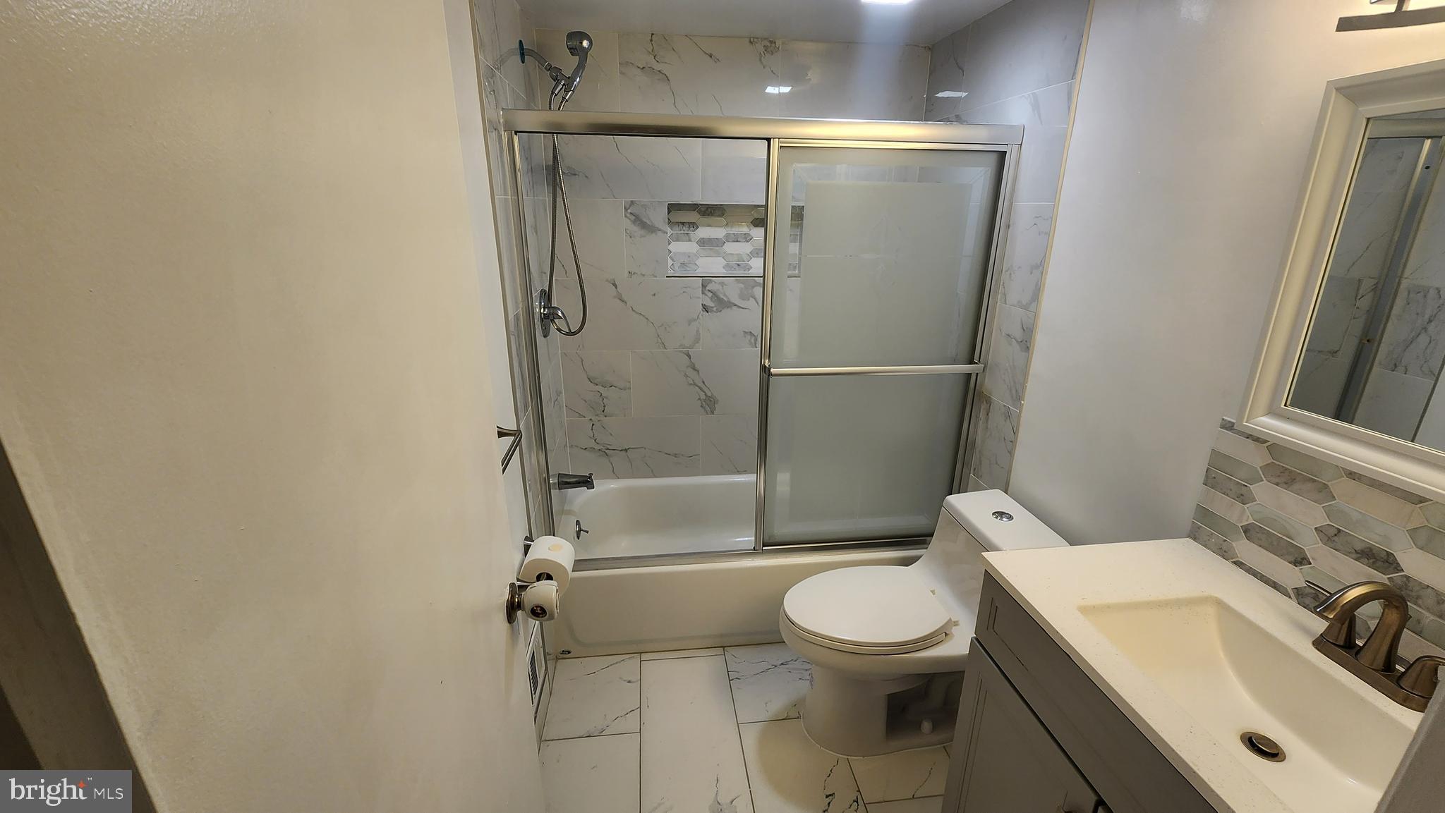 CAROLE HIGHLANDS - Residential Lease