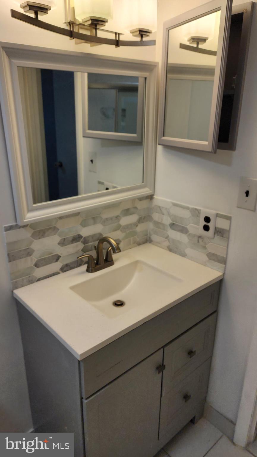 CAROLE HIGHLANDS - Residential Lease