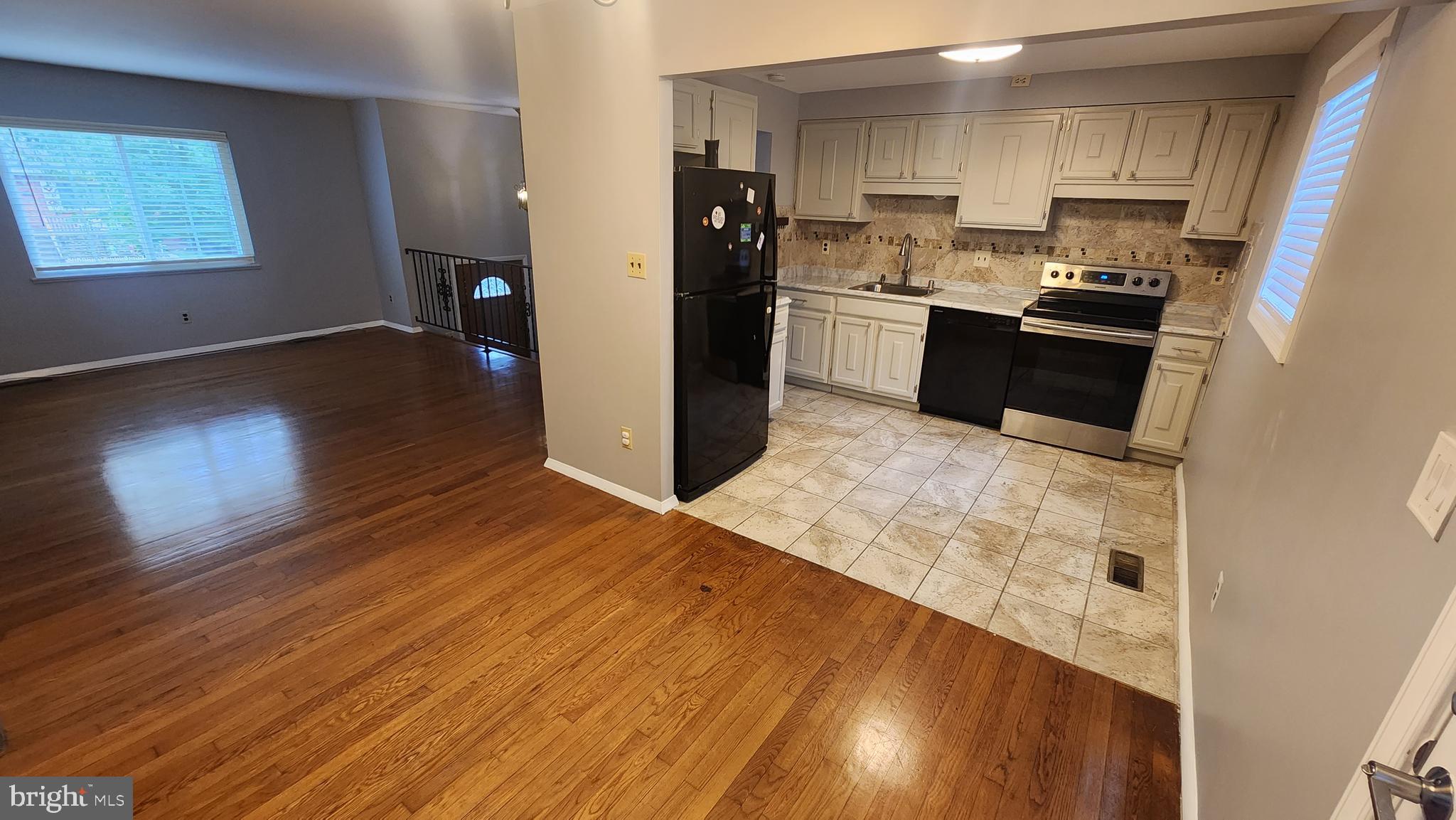 CAROLE HIGHLANDS - Residential Lease