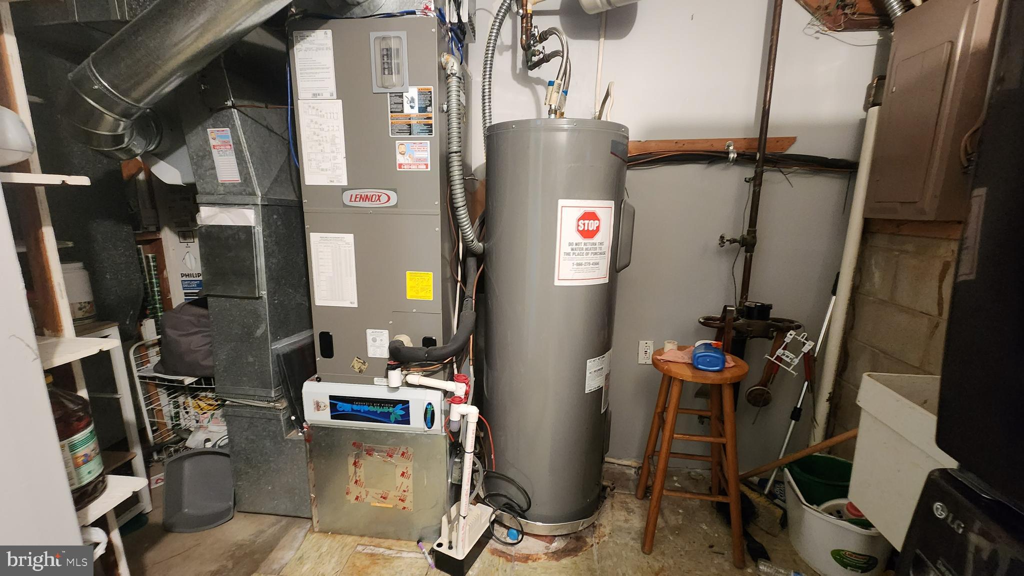 CAROLE HIGHLANDS - Residential Lease