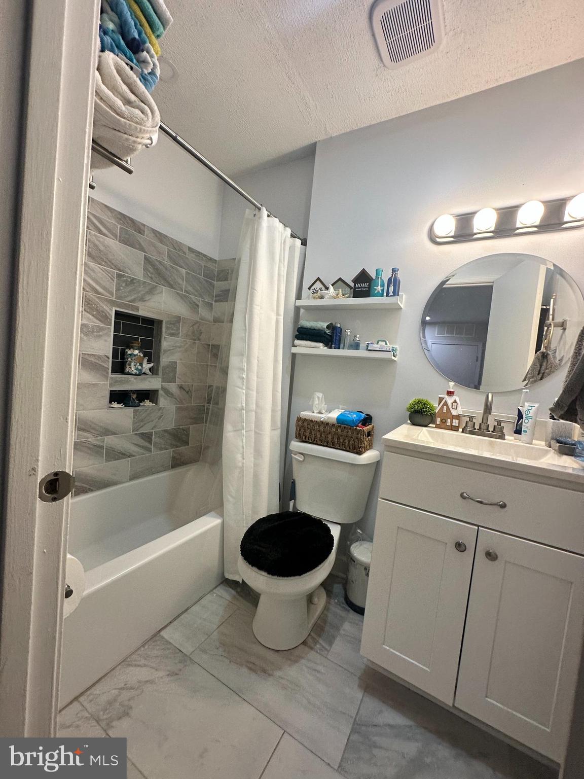 THE HIGHLANDS - Residential