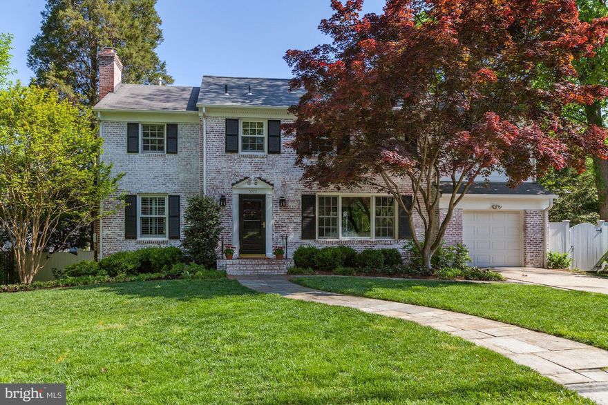 PURE PERFECTION IN A COVETED CUL-DE-SAC IN WESTMORELAND HILLS! Meticulously maintained + gleaming w/ chic + sophisticated style. Designer touches + custom finishes throughout approx. 4,200 SF. Gourmet Kitchen. 4BR (+guest room) /4.5BA w/ fantastic outdoor space. Spectacular screened porch w/ wood-burning FP. 1-car gar. IDEAL CLOSE-IN LOCATION!