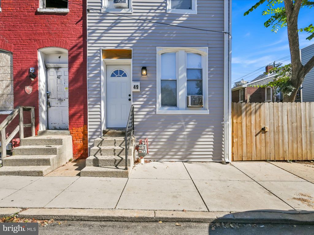 Photo of 49 Columbia Avenue, YORK, PA 17403 (MLS # PAYK2092162)