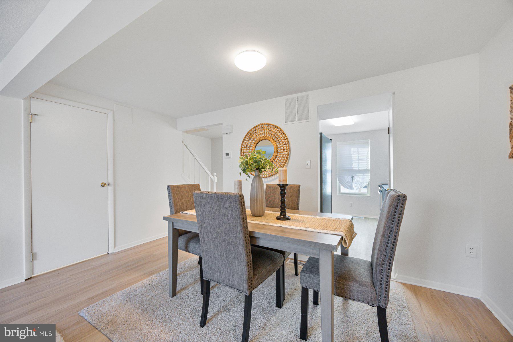 SEVEN COURTS - Residential