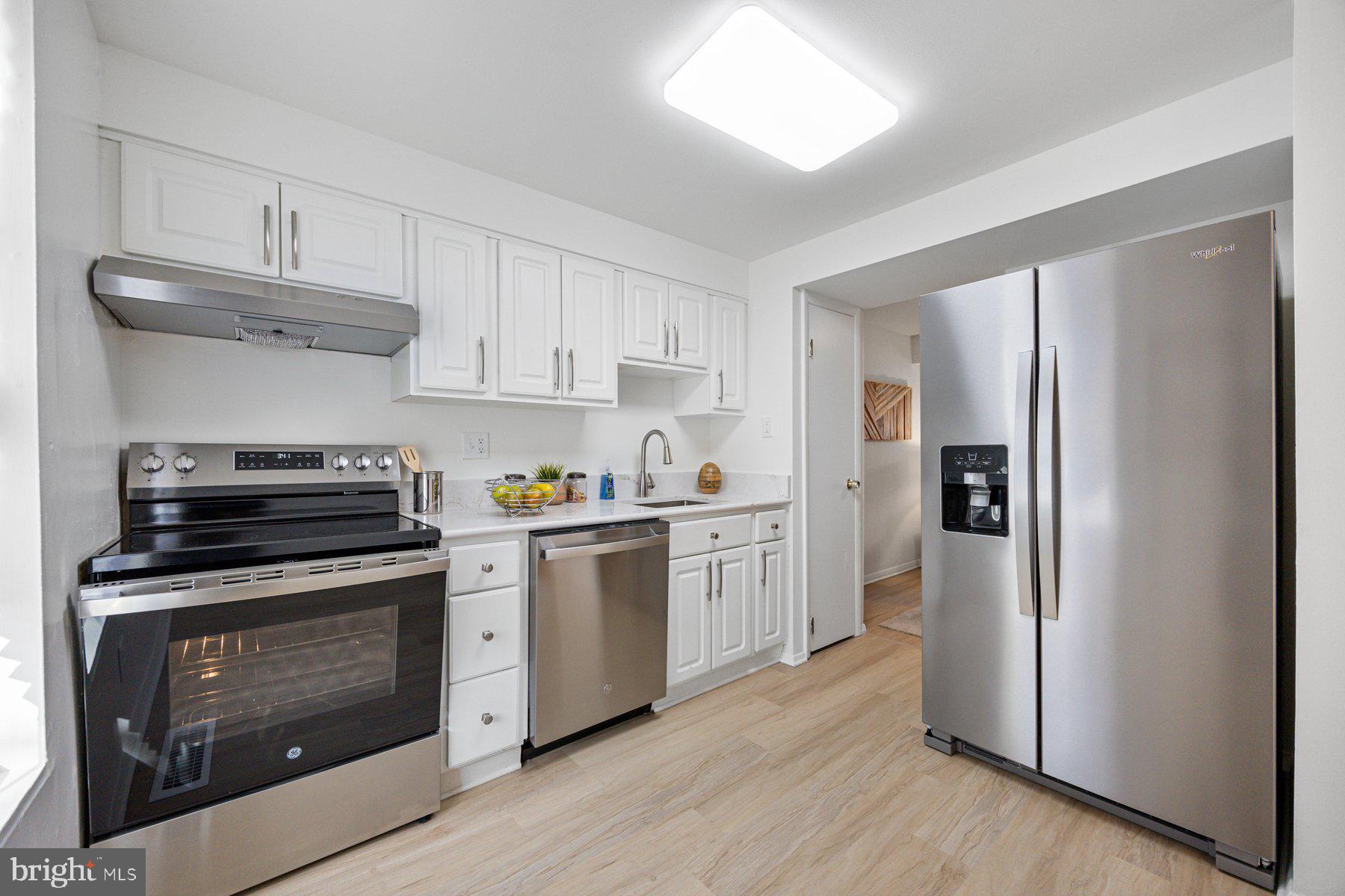 SEVEN COURTS - Residential