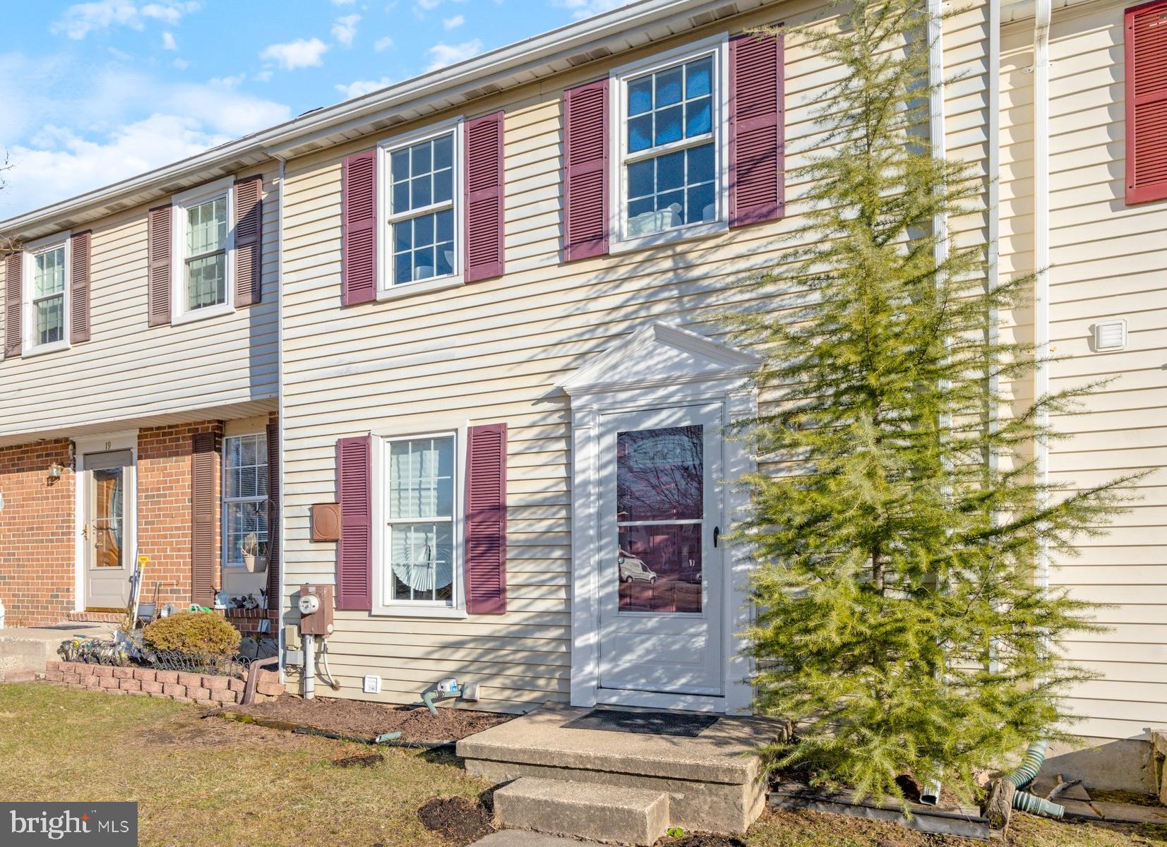 SEVEN COURTS - Residential