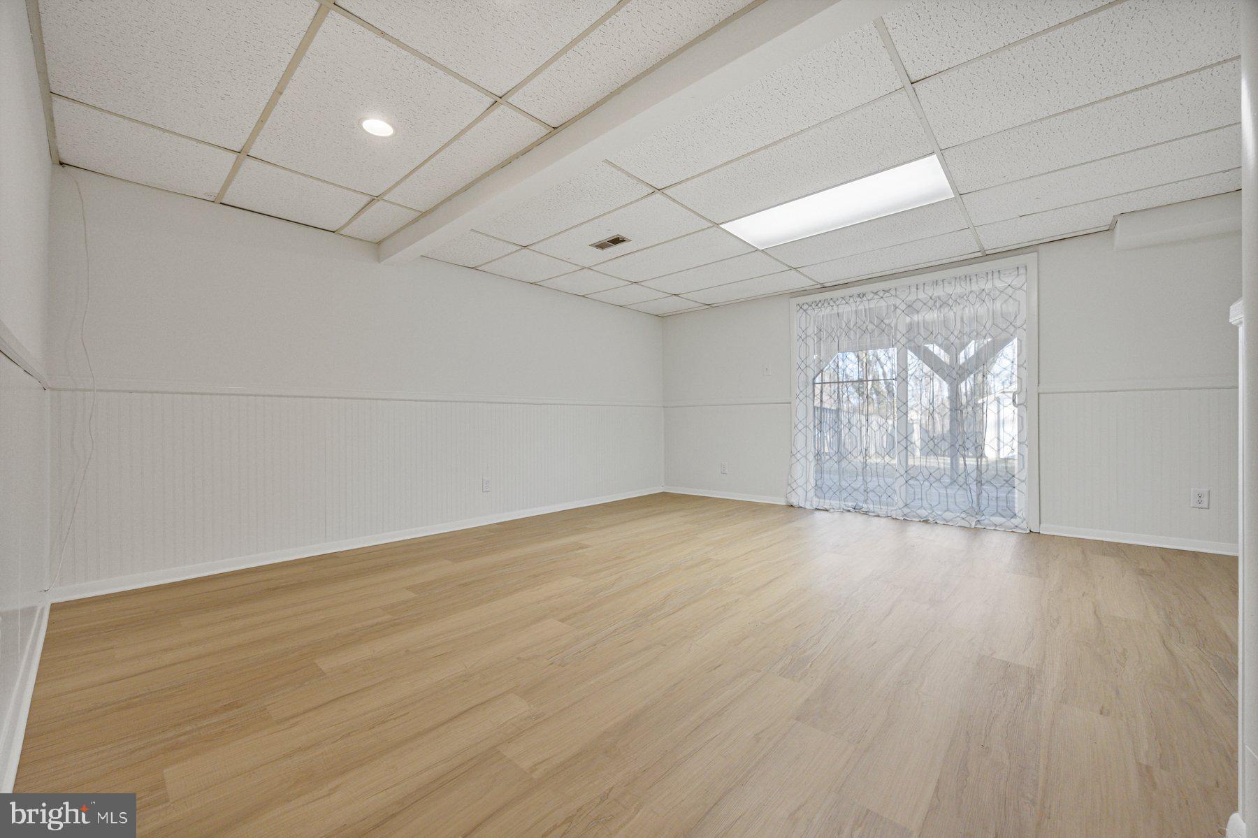 SEVEN COURTS - Residential