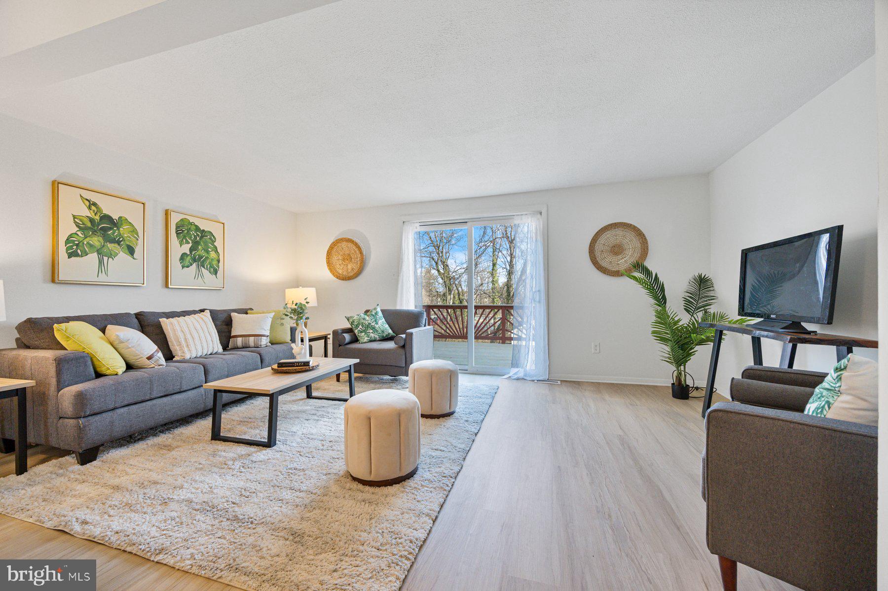 SEVEN COURTS - Residential