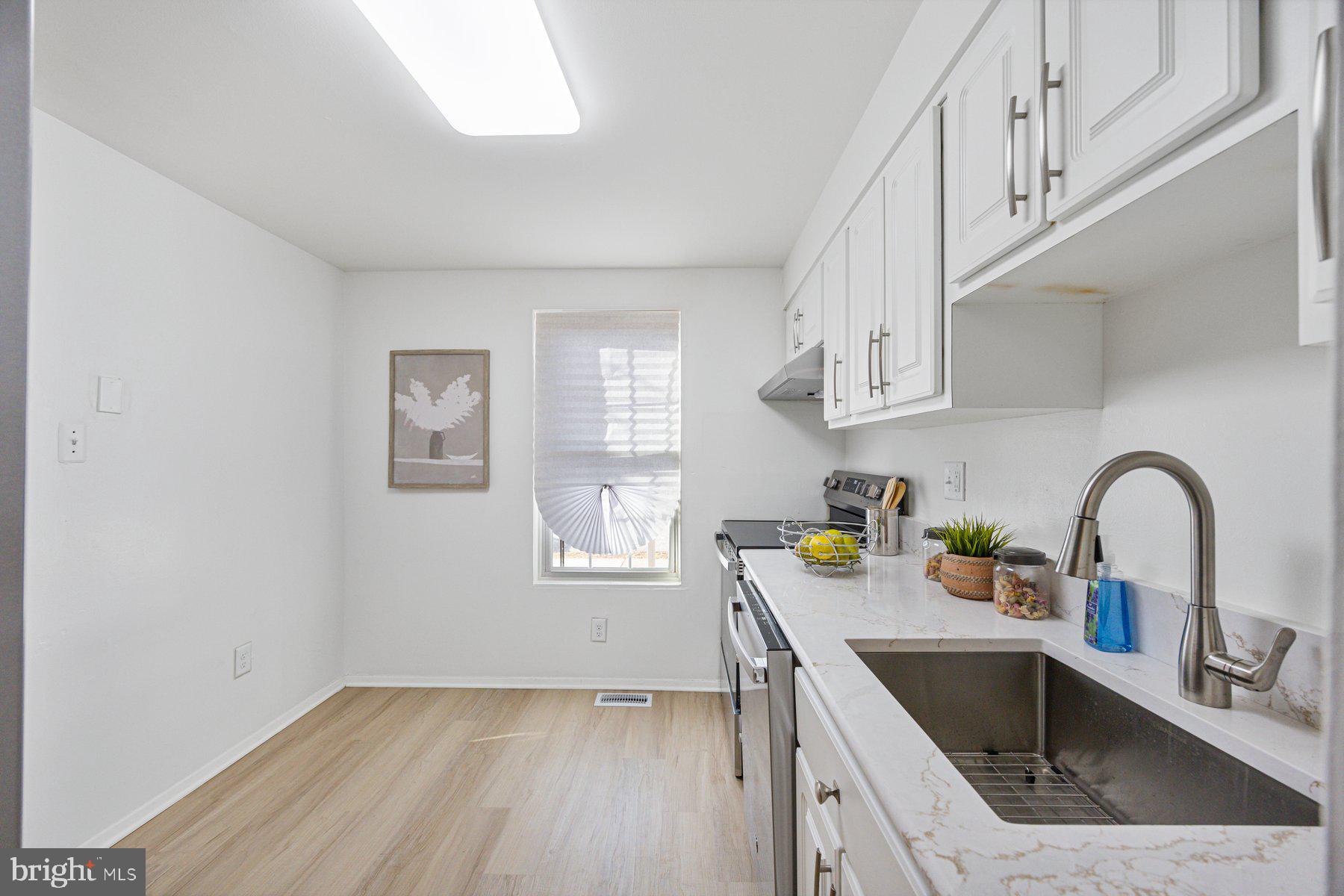 SEVEN COURTS - Residential