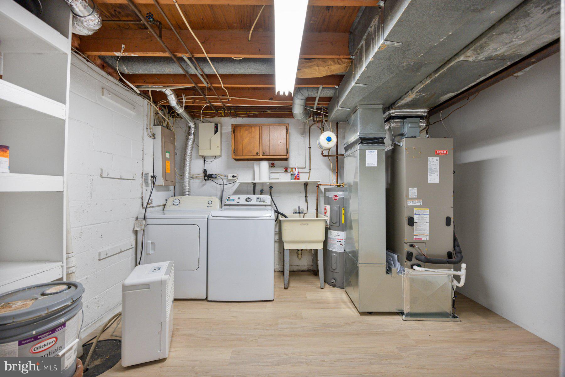 SEVEN COURTS - Residential