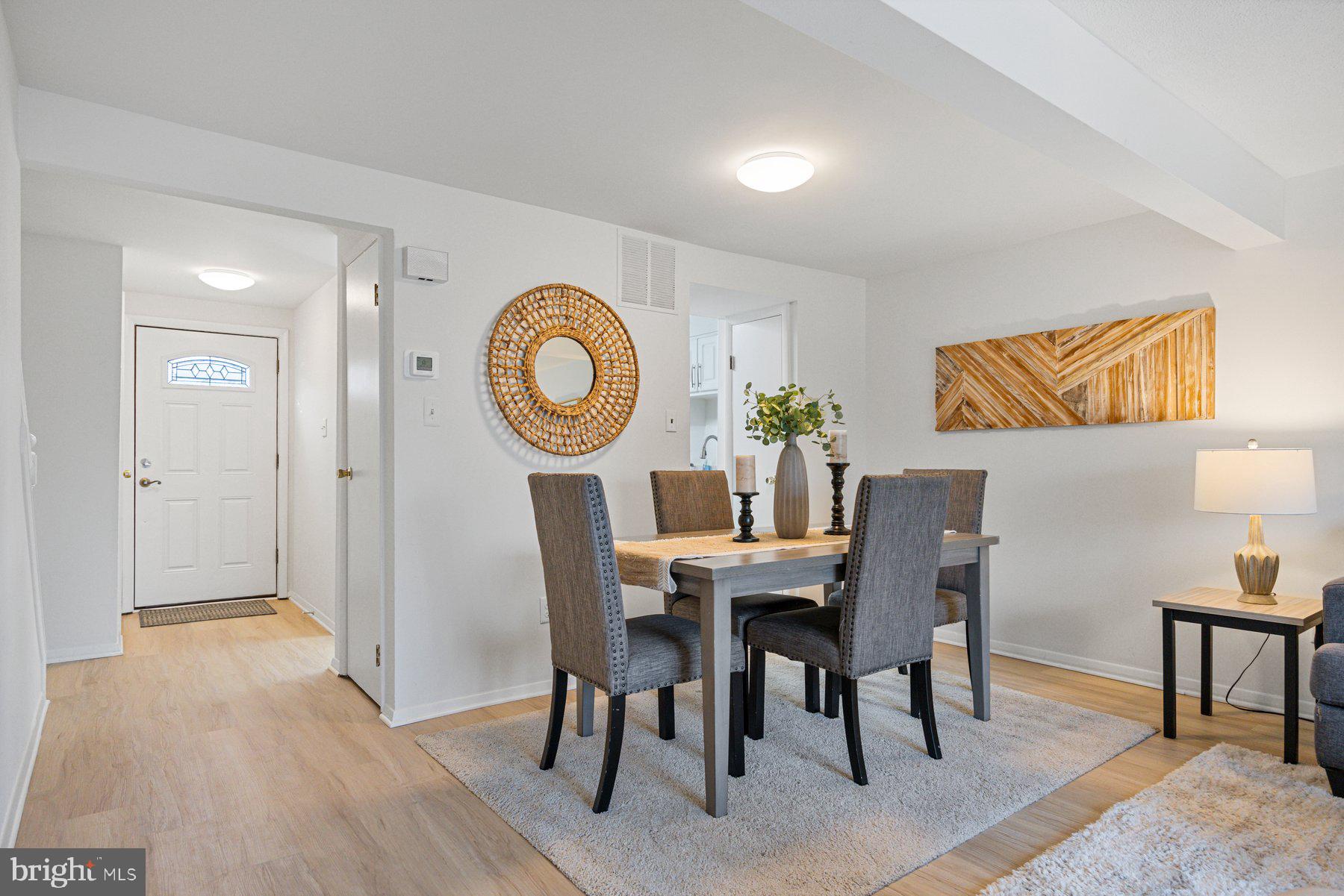 SEVEN COURTS - Residential