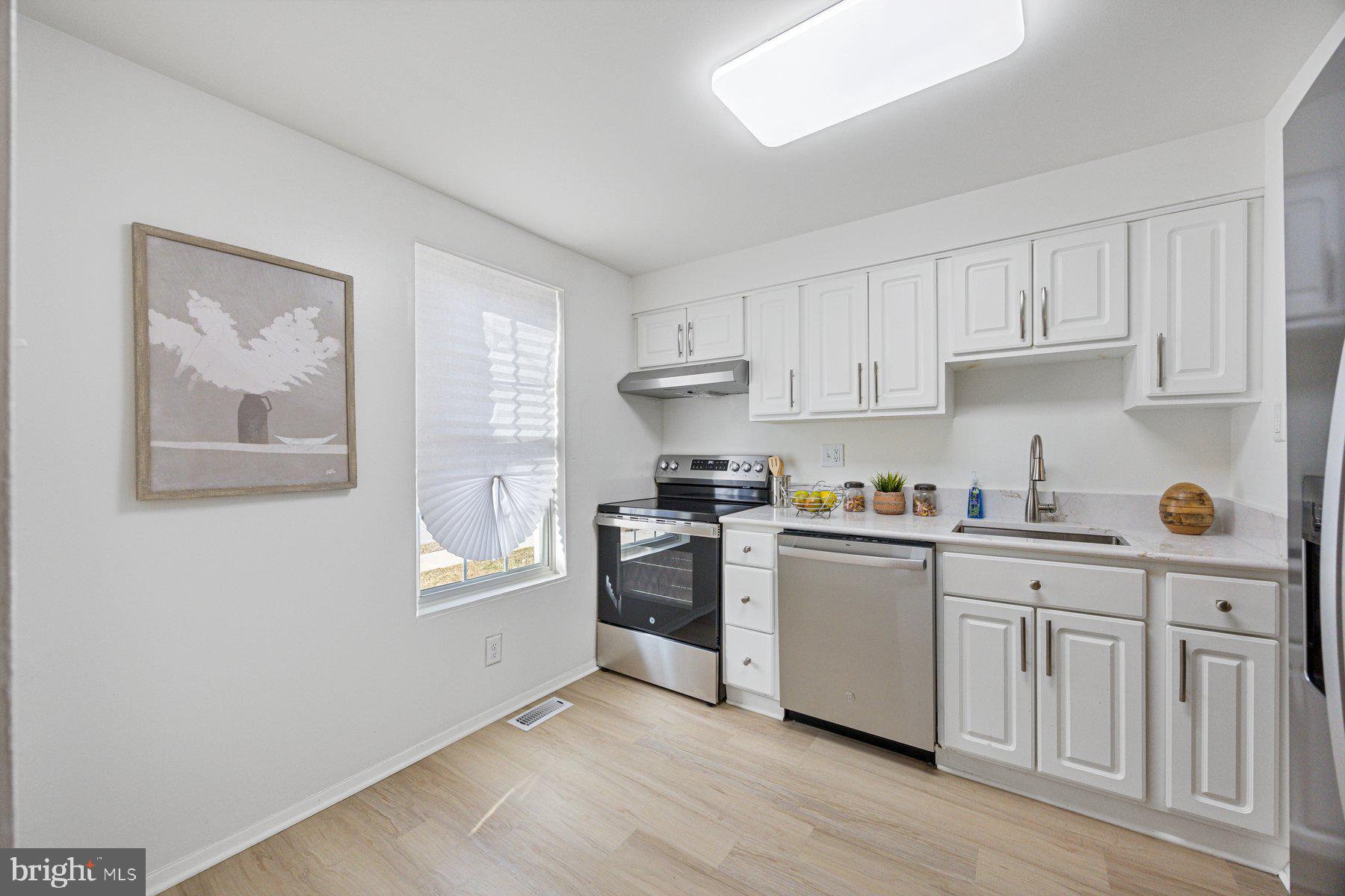 SEVEN COURTS - Residential