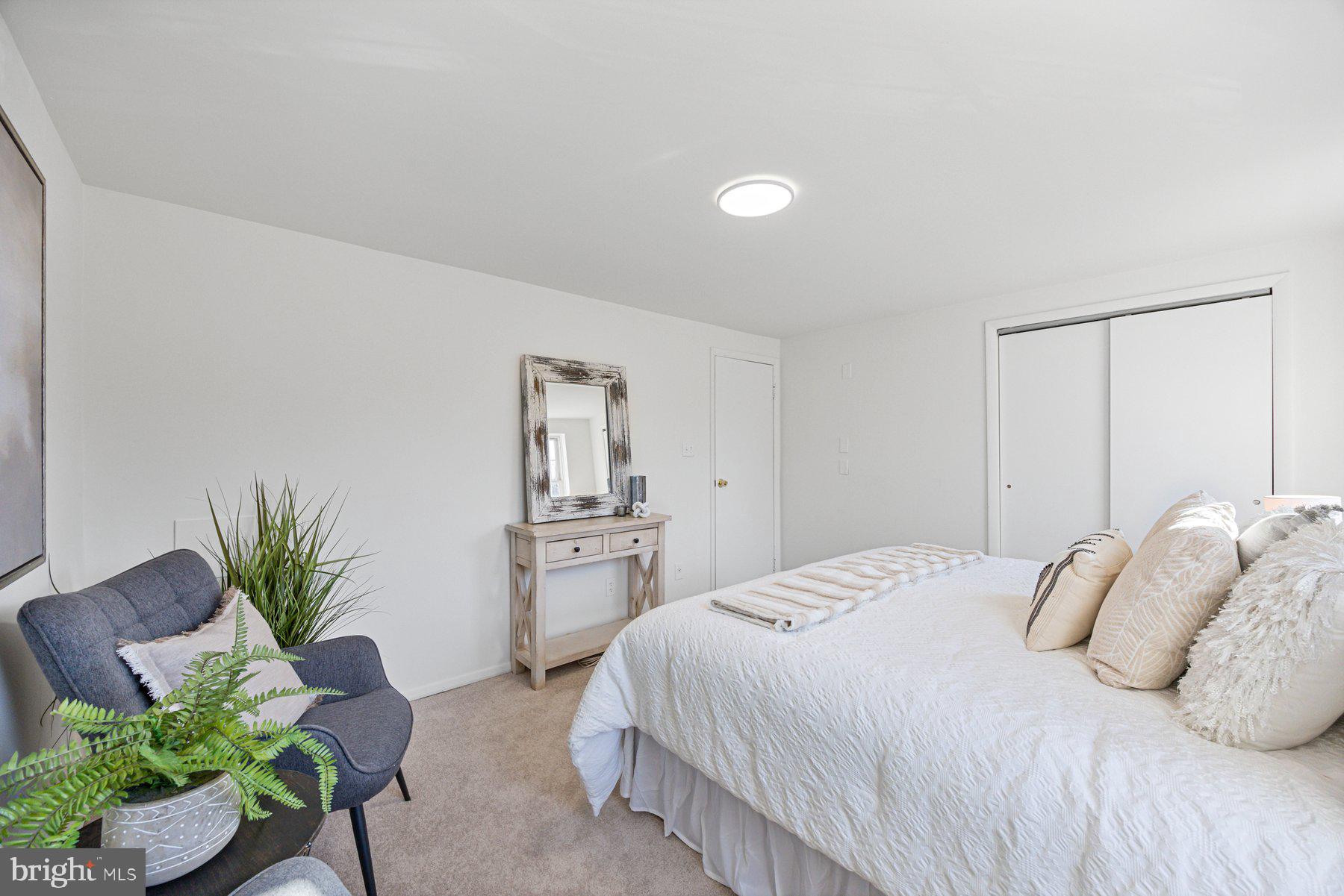 SEVEN COURTS - Residential