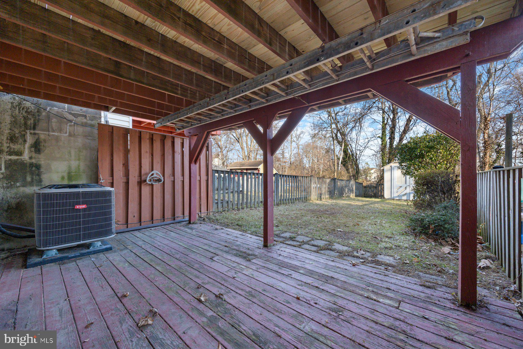 SEVEN COURTS - Residential